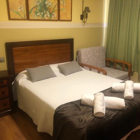 Hotel Restaurante La Carasca Orlé エクステリア 写真