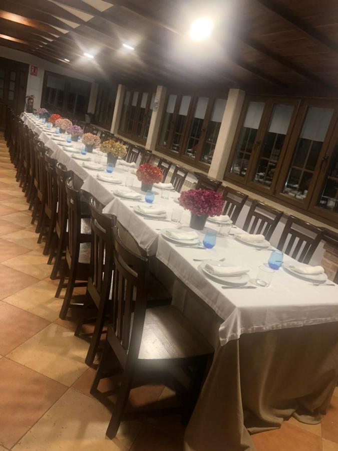Hotel Restaurante La Carasca Orlé エクステリア 写真