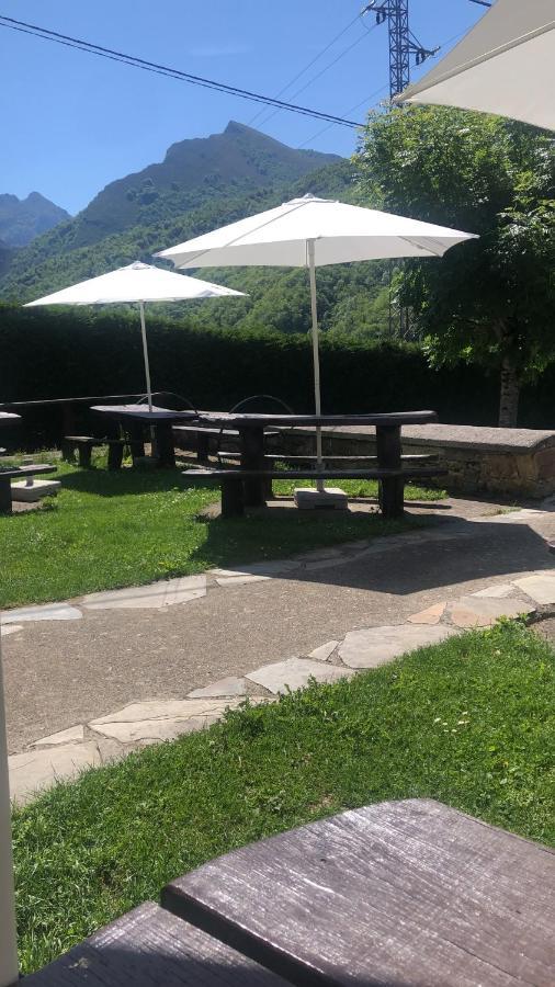 Hotel Restaurante La Carasca Orlé エクステリア 写真