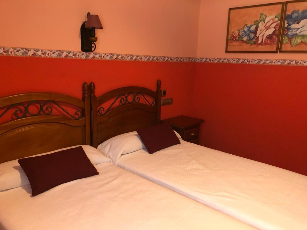 Hotel Restaurante La Carasca Orlé エクステリア 写真