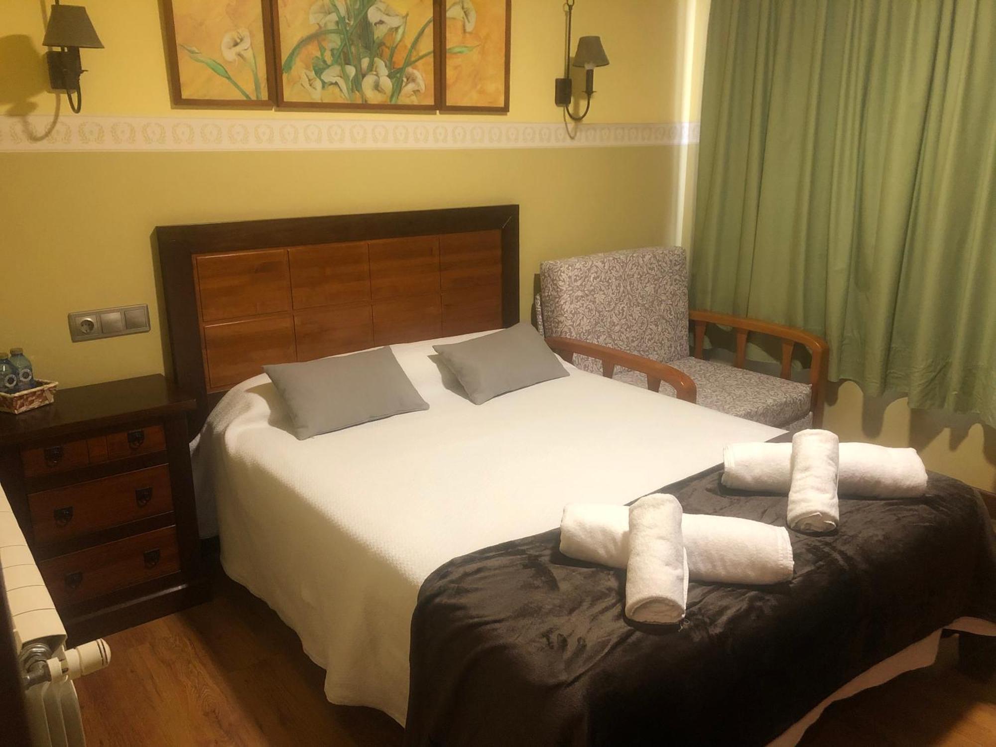 Hotel Restaurante La Carasca Orlé エクステリア 写真