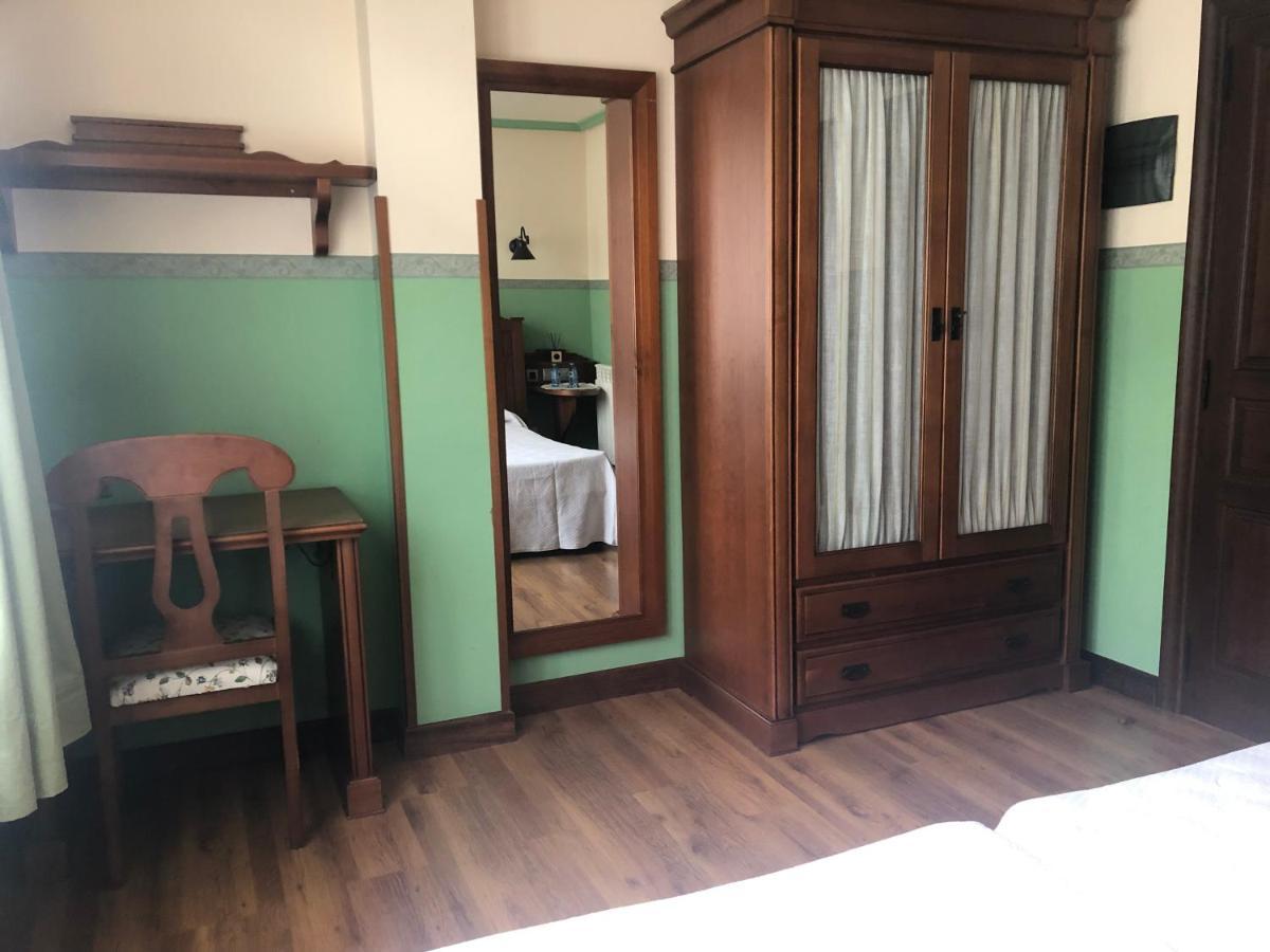 Hotel Restaurante La Carasca Orlé エクステリア 写真