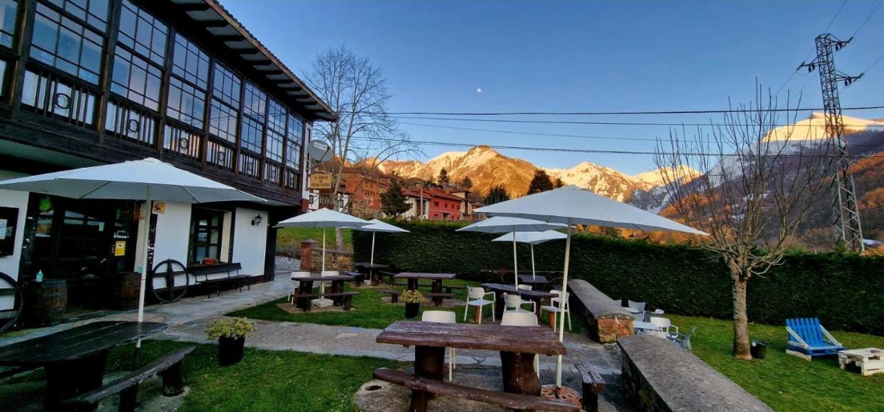Hotel Restaurante La Carasca Orlé エクステリア 写真