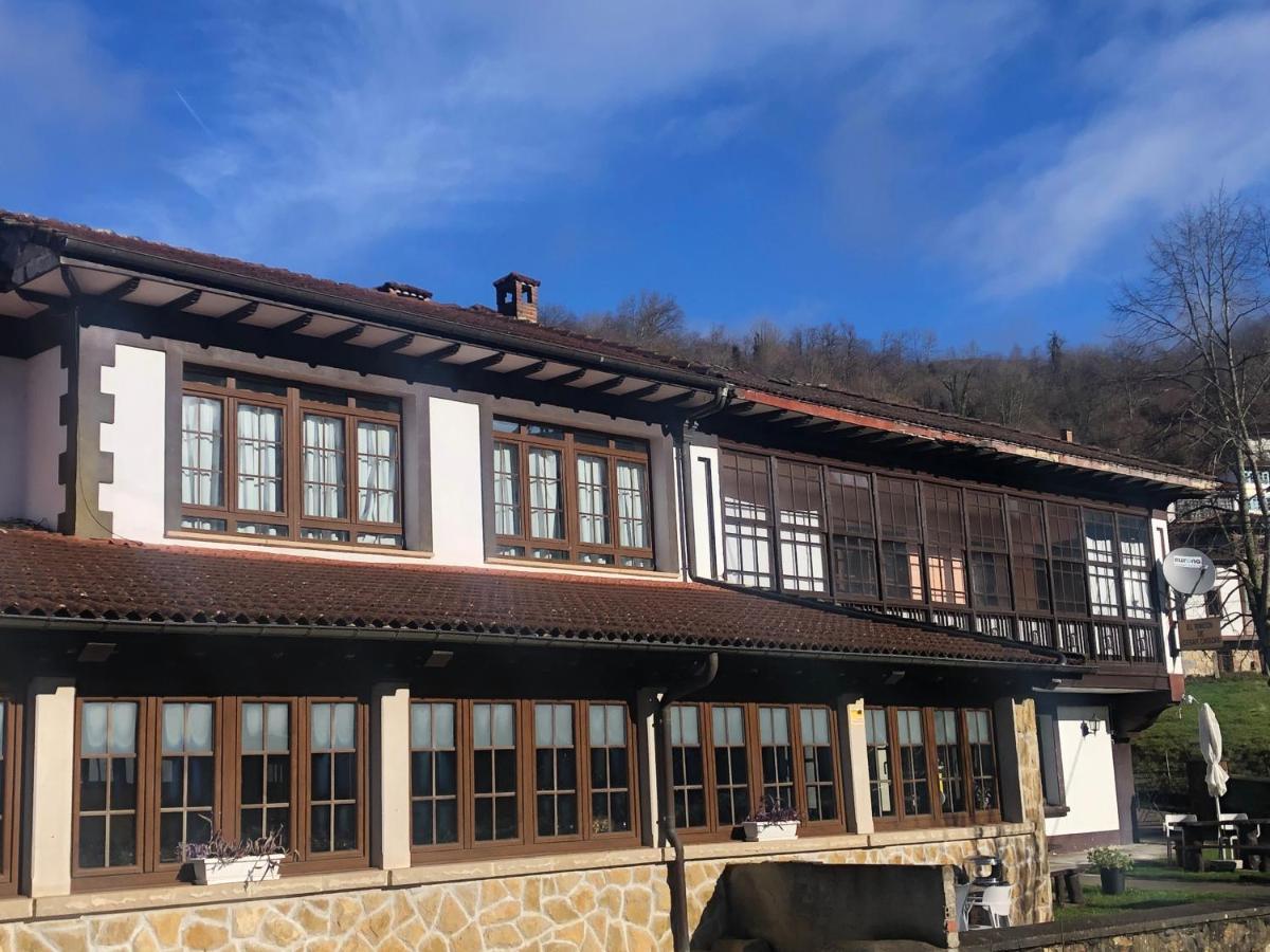 Hotel Restaurante La Carasca Orlé エクステリア 写真