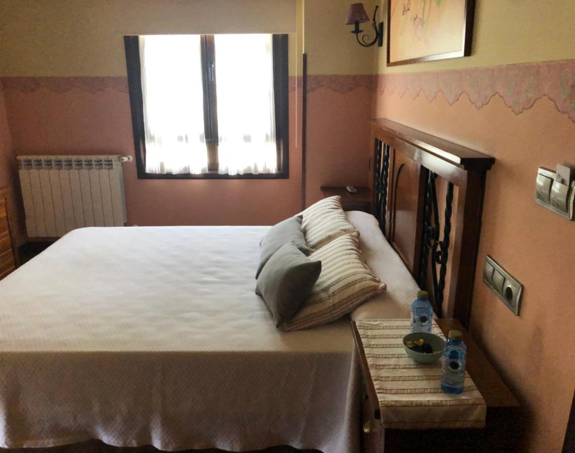 Hotel Restaurante La Carasca Orlé エクステリア 写真